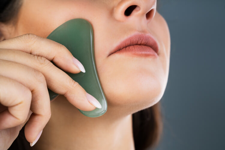 Gua Sha Taşı İle Cildi Sıkılaştırmak Mümkün Mü?-2