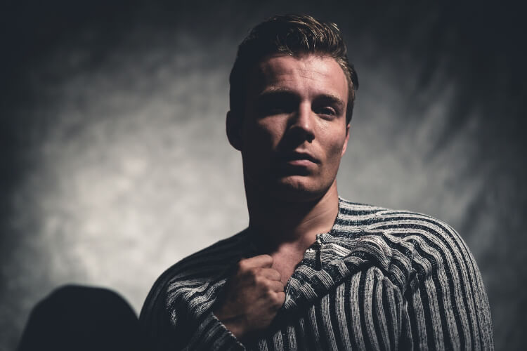Erkekler için Klasik Geriye Yatırılmış Saç Modeli: Slick Back-7 - Saç Bakım Güzellik
