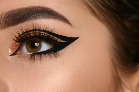 Siyah Eyeliner Yenilenerek Geri Döndü-4