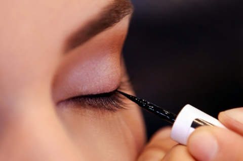Kolay Eyeliner Nasıl Çekilir: 6 Adımda Deneyin-4 - Saç Bakım Güzellik