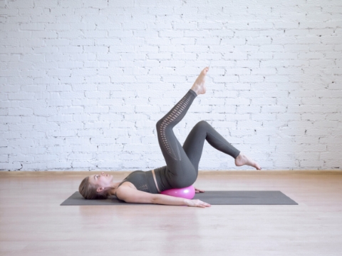 Core Bölgesini Hedef Alan 4 Pilates Topu Hareketi -2 - Saç Bakım Güzellik