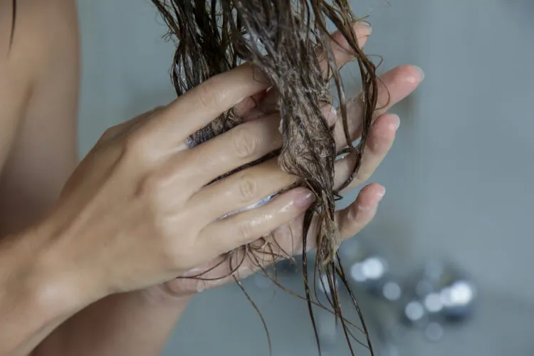Duşta Saç Kremi Nasıl Kullanılır?-1 - Saç Bakım Güzellik