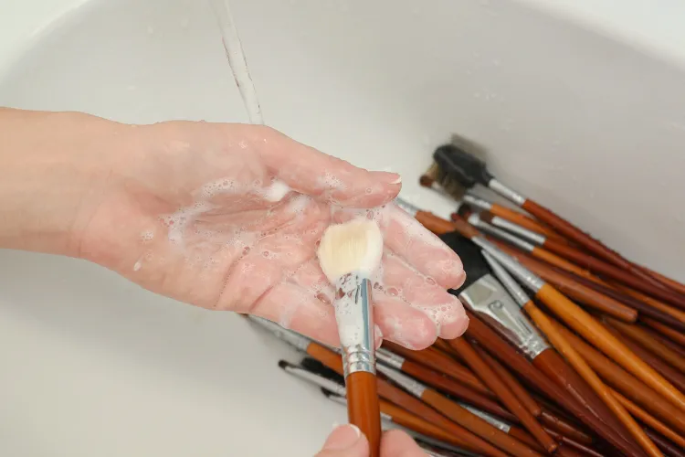 Makyaj Fırçası Nasıl Temizlenir: Etkili İpuçları-1 - Saç Bakım Güzellik