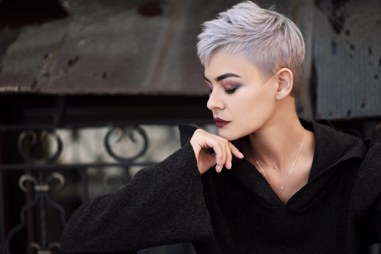 Gotik Makyaj Nasıl Yapılır: Adım Adım Gotik Makyajı-5 - Saç Bakım Güzellik