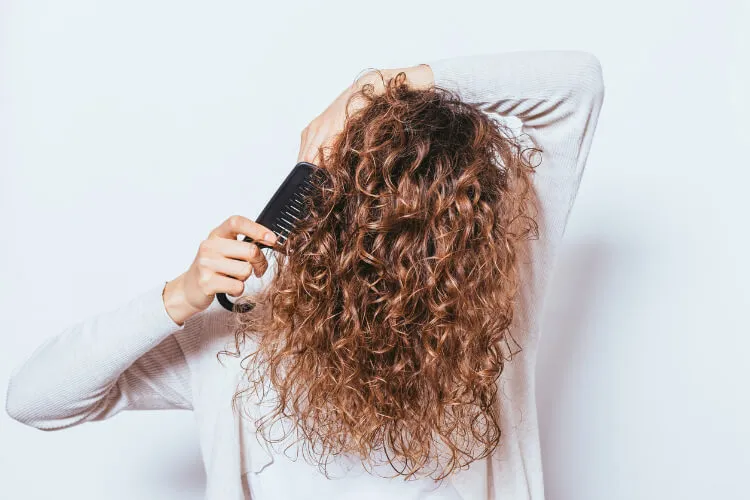 Kıvırcık Saçlılar İçin 5 Yaygın Bakım Hatası | Saç Bakım Güzellik