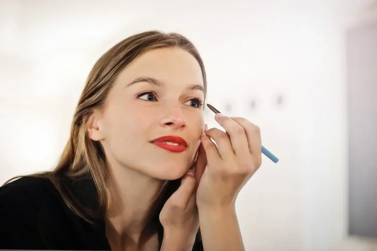 Kolay Eyeliner Nasıl Çekilir: 6 Adımda Deneyin-7 - Saç Bakım Güzellik