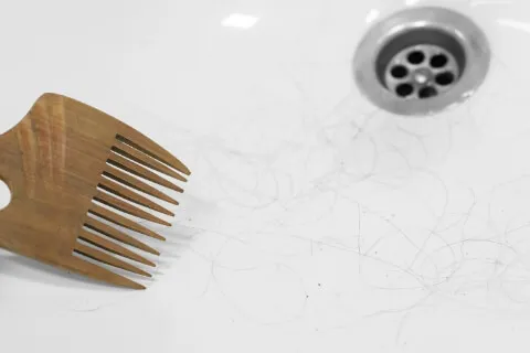 Saçlarınız Neden Duşta Daha Fazla Dökülüyor?-4 - Saç Bakım Güzellik