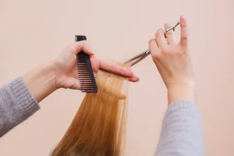 7 Adımda Evde Katlı Saç Kesimi Nasıl Yapılır? -4 - Saç Bakım Güzellik
