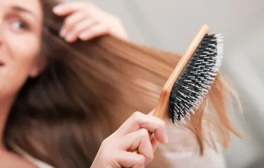 Dolaşık Saçlarınızı Açarken Onlara Zarar Vermeyin - Saç Bakım Güzellik