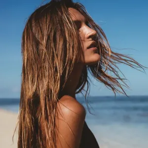 Saçlarda Mükemmel Kumsal Dalgasını Yakalama Rehberi - Saç Bakım Güzellik